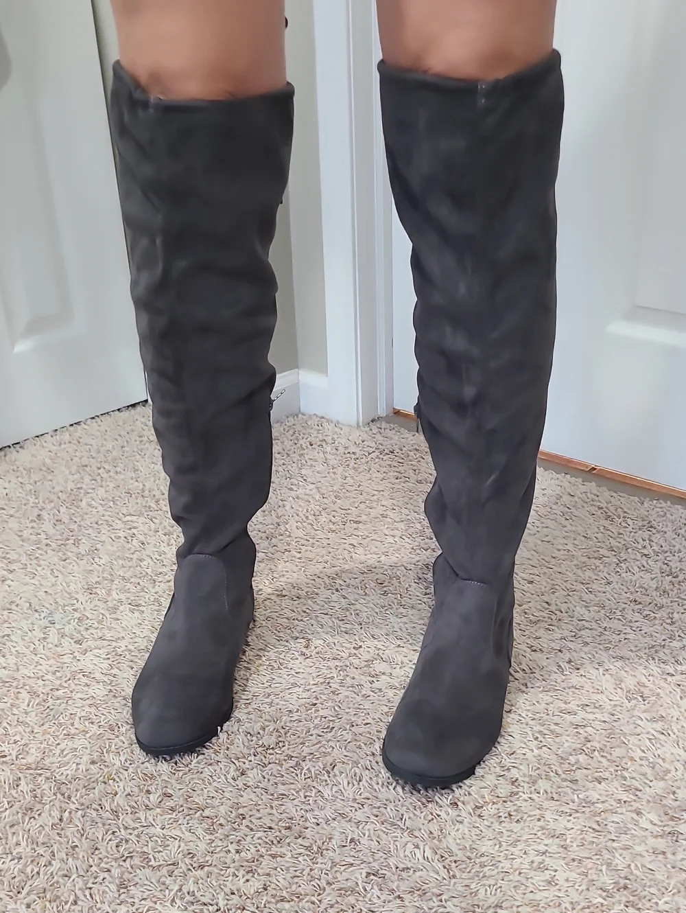 Over-the-Knee Women's Suede Boots - Charcoal Gray